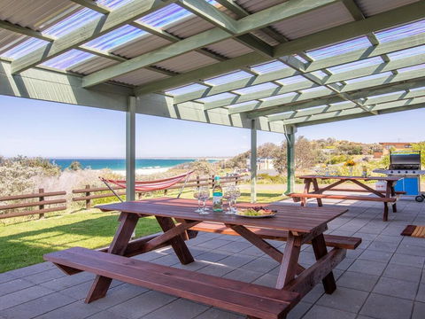 Antonio's Paradise - Spectacular Views Over Warrain Beach - Accommodation Port Macquarie 0