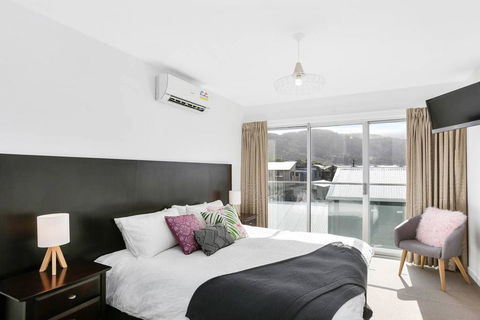 APOLLO 13 STUDIO - Free Wifi, Opposite Beach! - Accommodation Port Macquarie 0