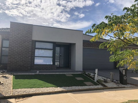 Apple House Tarneit North - Accommodation Port Macquarie 0