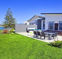 Aqua - views over jones beach - Accommodation Port Macquarie
