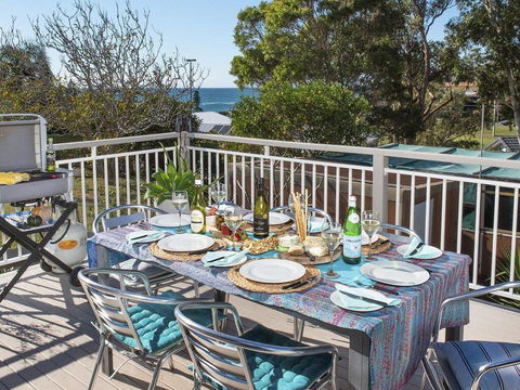 Araluen On Holden - Great Deck With Ocean Views - Accommodation Port Macquarie 0