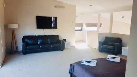 Architecturally Designed Beach House - Accommodation Port Macquarie 3