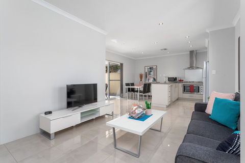 Ardross Short Stays - Accommodation Port Macquarie 1