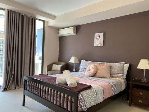 ARENA RESORT STYLE EXEC FREE NETFLIX WIFI WINE - Accommodation Port Macquarie 2