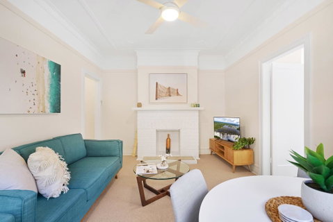 Art Deco Apartment Steps From Harbour And Beach - Accommodation Port Macquarie 3