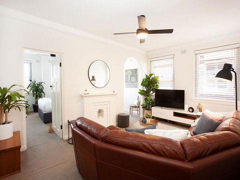 ART DECO DELIGHT-hosted By:L'Abode - Accommodation Port Macquarie 1