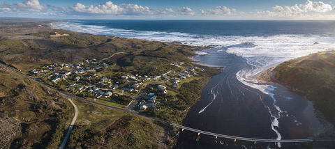 Arthur Riverfront And Sea Lodge Upstream - Accommodation Port Macquarie 1