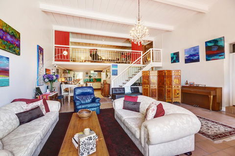 Arty Warehouse Apartment - Stroll To South Beach - Accommodation Port Macquarie 3