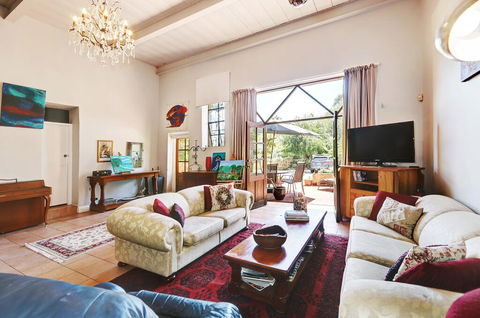 Arty Warehouse Apartment - Stroll To South Beach - Accommodation Port Macquarie 0