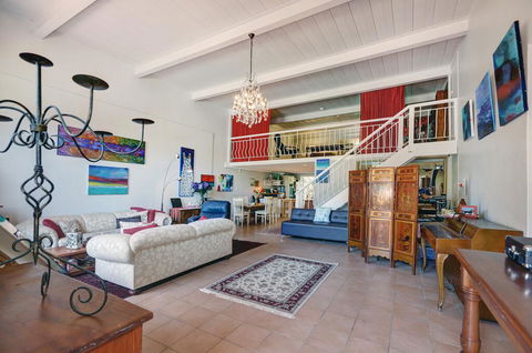 Arty Warehouse Apartment - Stroll To South Beach - Accommodation Port Macquarie 2