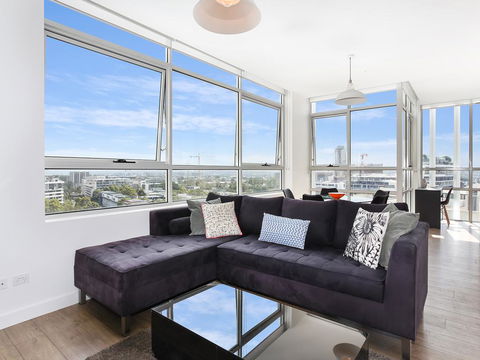 As The Sun Sets - Modern And Spacious 2BR Zetland Apartment Facing The Setting Sun - Accommodation Port Macquarie 0