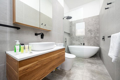 Luxurious House Near Flemington Racecourse - Accommodation Port Macquarie 1