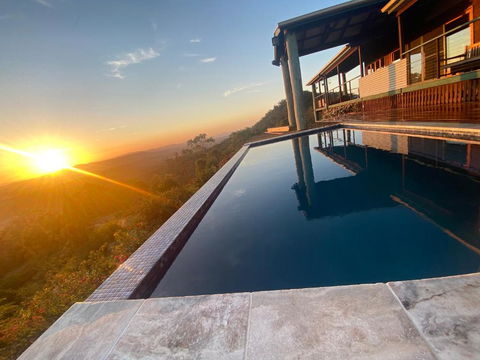Luxurious Hinterland Guest House With HEATED POOL Sleeps 10 Brisbane Scenic Rim Gold Coast - Accommodation Port Macquarie 3