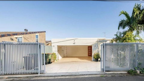 Luxury 3 Levels Villa With Spa, Pool And Gym - Accommodation Port Macquarie 1