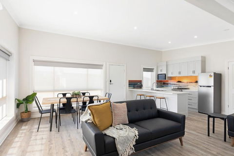 Luxury Apartments And Motel Rooms - Free Wifi - Close To Beach - Accommodation Port Macquarie 0