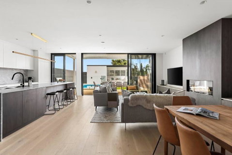Luxury NEW 5BDRM Oasis With Heated Pool - Accommodation Port Macquarie 1