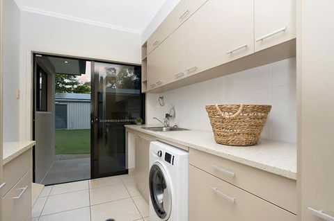 Luxury Style Living 20 Minutes From CBD - Accommodation Port Macquarie 3