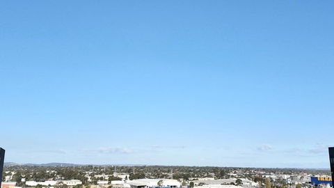 M-city Apartment - Executive Twin King Ensuites - Fully Equipped - Free Parking, Fast Wifi, Smart TV, Netflix, Complementary Drinks & Amenities - M-city Shopping Centre Clayton 3168 - Accommodation Port Macquarie 1