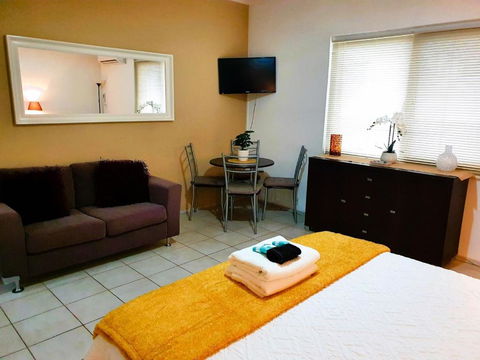 M104 West Perth Studio Apartment Near Kings Park - Accommodation Port Macquarie 1