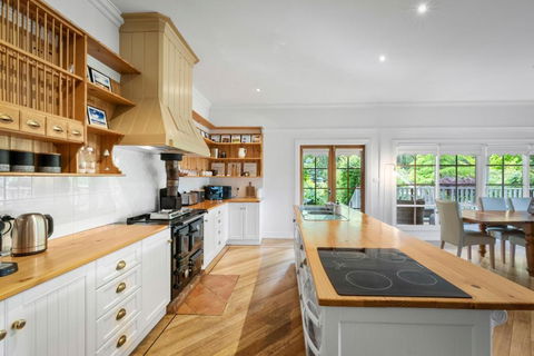 Magical Lucindale - Gorgeous 4 Bedroom House - Accommodation Port Macquarie 3