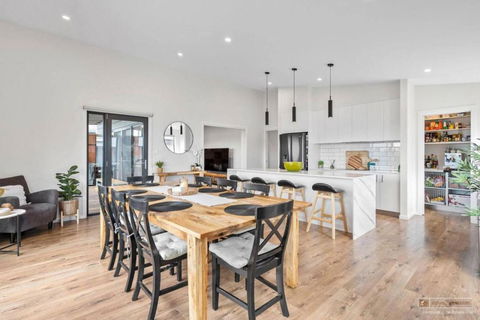 Magnificent Home, Water Views - Accommodation Port Macquarie 1