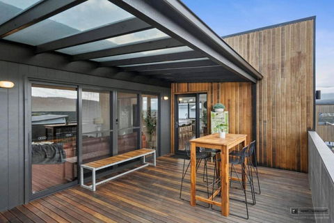 Magnificent Home, Water Views - Accommodation Port Macquarie 2