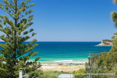 Magnificent Malua Views Stroll To The Beach - Accommodation Port Macquarie 1