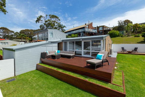 Magnificent Malua Views Stroll To The Beach - Accommodation Port Macquarie 2