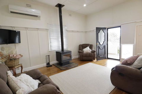 Manor Cottage - Accommodation Port Macquarie 0