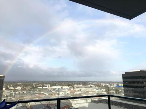 M-city Shopping Center Apartment - Executive Twin King Ensuites - Fully Equipped - Free Parking, Fast Wifi, Smart TV, Netflix, Complementary Drinks & Amenities - Clayton 3168 - Accommodation Port Macquarie 2