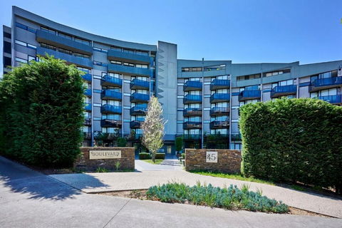 Maribyrnong Marvel Charm With Cityscape Bliss - Accommodation Port Macquarie 2