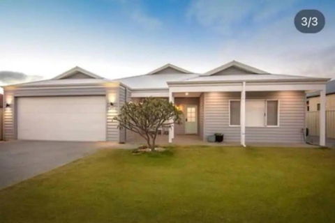 Margaritaville - 4 Bedroom, Fast Wifi, Pool Table - Accommodation Port Macquarie 0