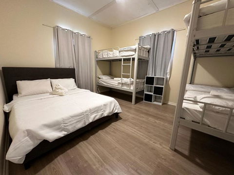 Massive 3 Bedroom Home With Backyard - Accommodation Port Macquarie 1