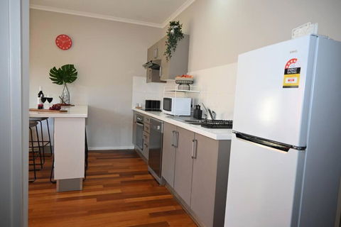 Mawson Red - Free Pool Access -Onsite Parking-Netflix-5 Mins To Mawson Interchange - Accommodation Port Macquarie 1