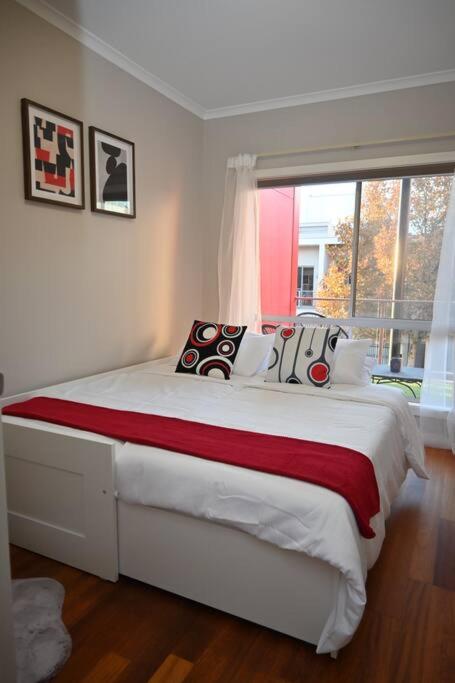 Mawson Red - Free Pool Access -Onsite Parking-Netflix-5 Mins To Mawson Interchange - Accommodation Port Macquarie 3