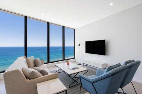 Meriton Suites Surfers Paradise - Accommodation Port Macquarie 2
