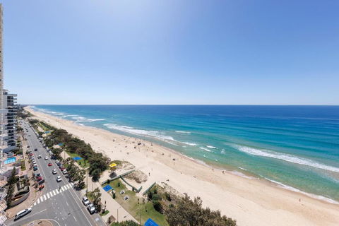 Meriton Suites Surfers Paradise - Accommodation Port Macquarie 3
