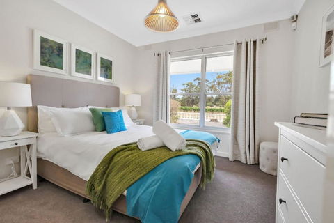 Mid Century 4 Bedroom Getaway In Barossa Vineyard - Accommodation Port Macquarie 1