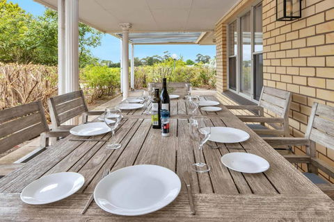Mid Century 4 Bedroom Getaway In Barossa Vineyard - Accommodation Port Macquarie 3