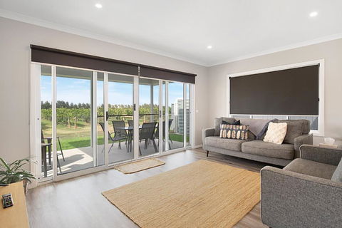 Milawa Vineyard Views - Guesthouse 1 - Accommodation Port Macquarie 3