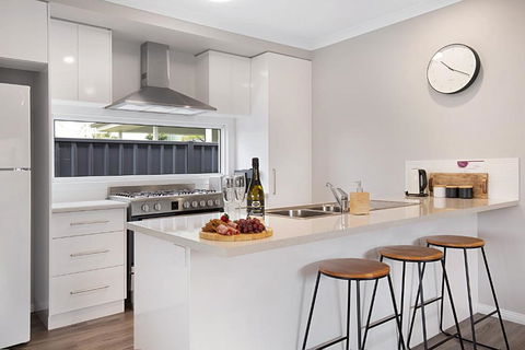 Milawa Vineyard Views - Guesthouse 1 - Accommodation Port Macquarie 0