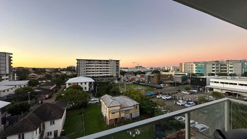Modern 2-Bed 2-Bath - Walk To Hospital & Westfield - Accommodation Port Macquarie 2