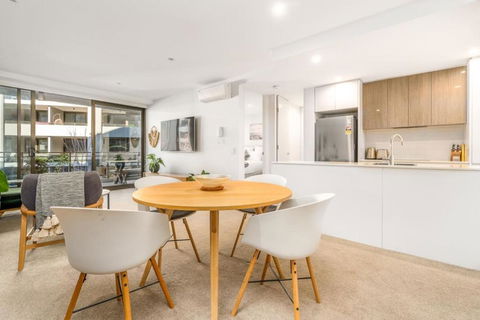 Modish Apartment Near Parliamentary Triangle - Accommodation Port Macquarie 3