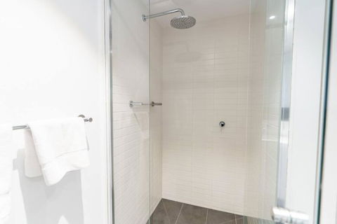 Modern 1 Bed Opposite Racecourse - Accommodation Port Macquarie 3