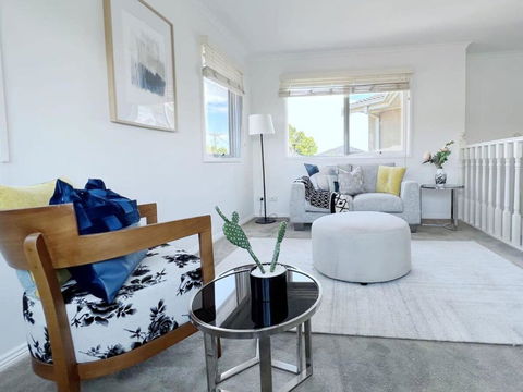 Modern And Elegant House With Swimming Pool - Accommodation Port Macquarie 2