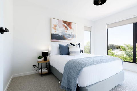 Modern Beaconsfield Retreat With Town Views - Accommodation Port Macquarie 3