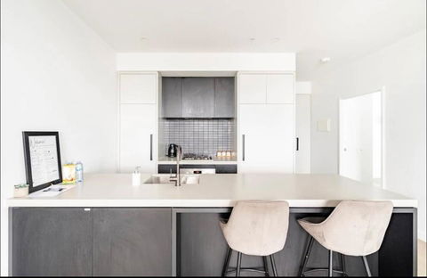 Modern Clayton Apartment Close To Uni And Hospital - Accommodation Port Macquarie 3