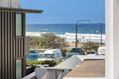 Modern Courtyard Oasis For Easy Beachside Living - Accommodation Port Macquarie 1