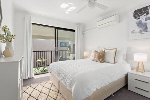 Modern Courtyard Oasis For Easy Beachside Living - Accommodation Port Macquarie 3