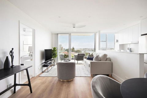Modern Glamour I90 - Accommodation Port Macquarie 0